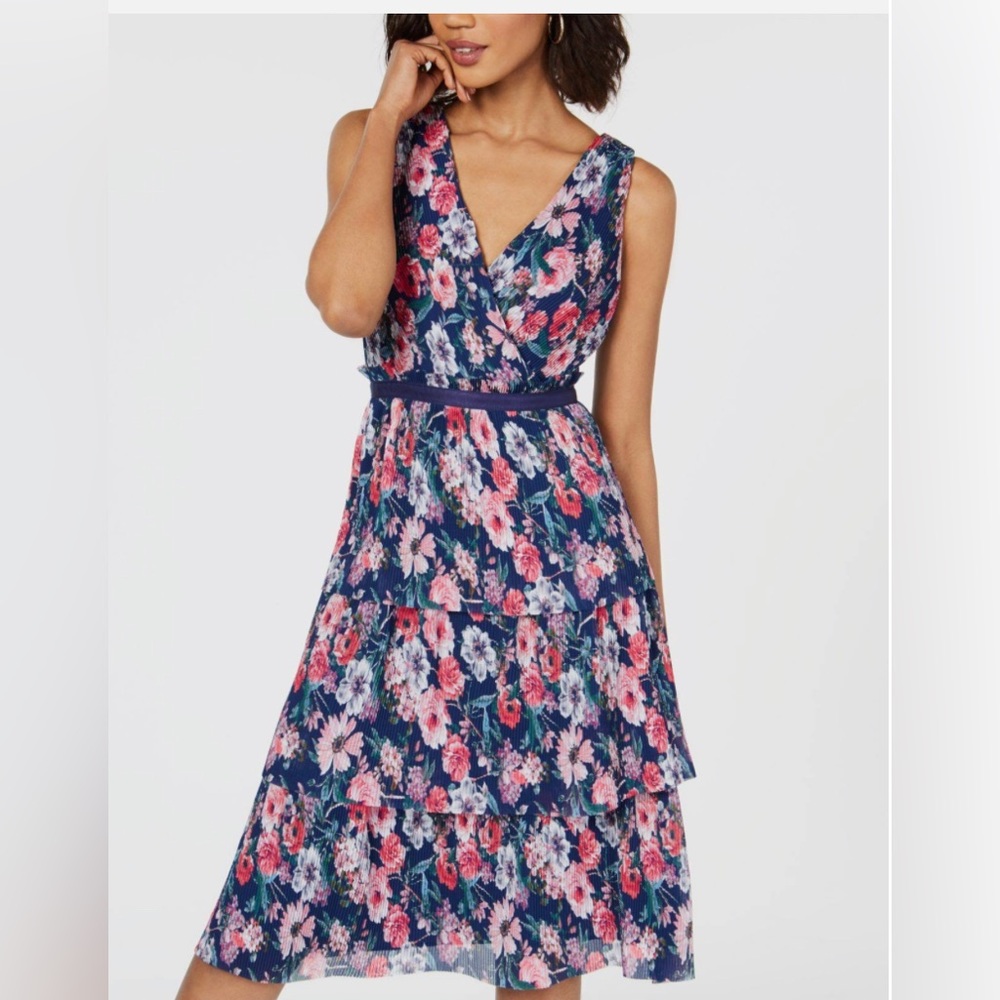 ADRIANNA PAPELL Womens black Pleated Floral Sleeveless